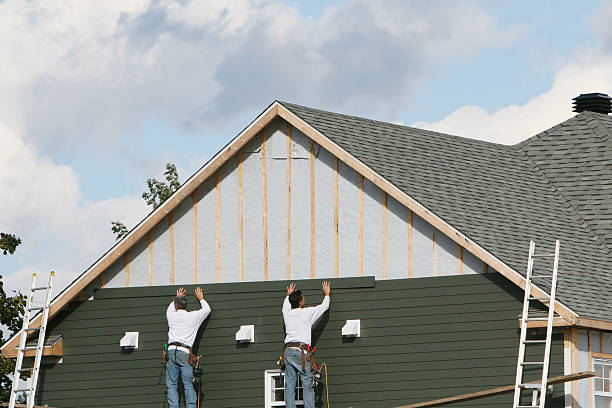 Professional Siding Contractor technician working in Steubenville, OH